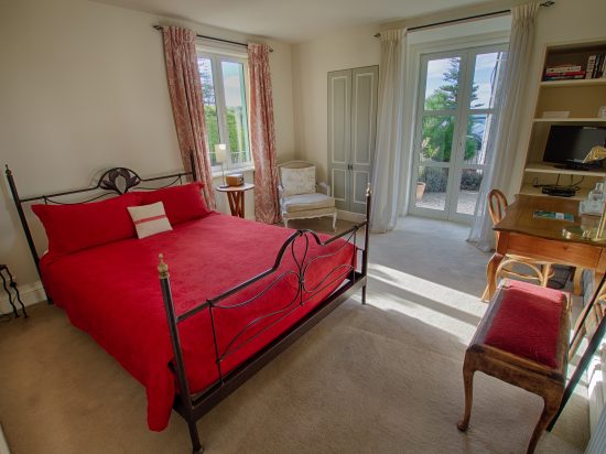 The Red room, BnB en-suite accommodation Le Petit Hotel