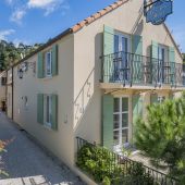 Free parking available at rear of Le Petit Hotel. Free parking available at rear of Le Petit Hotel.